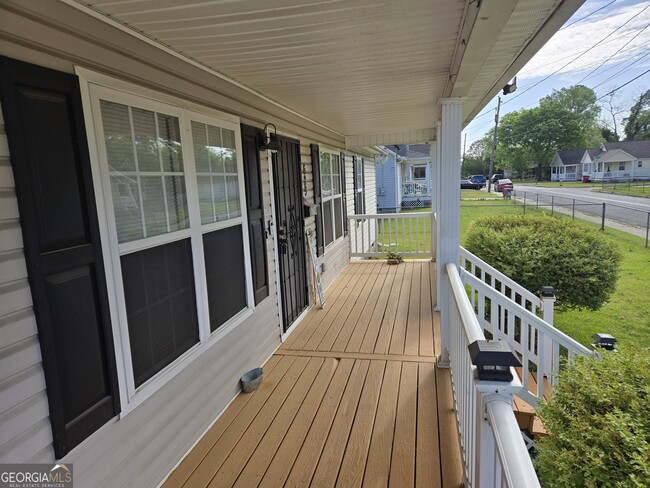 Building Photo - 629 Hanson St