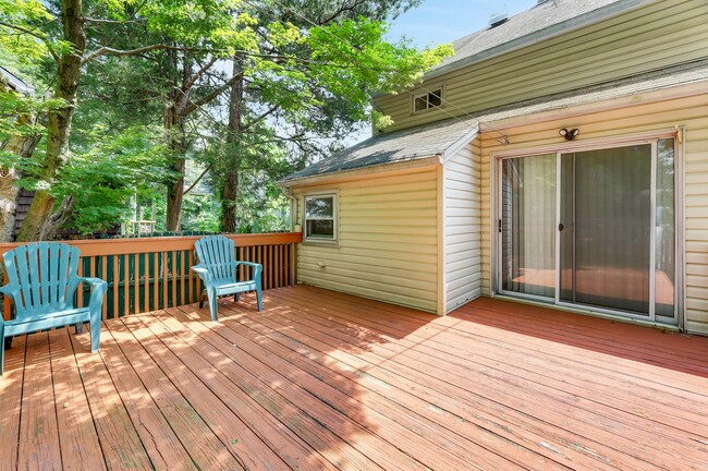 Building Photo - 31 Chestnut St