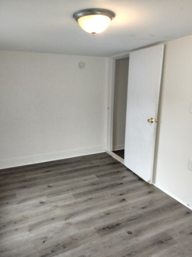 Building Photo - 3 Bedroom/1.5 Bathroom House in Allentown!