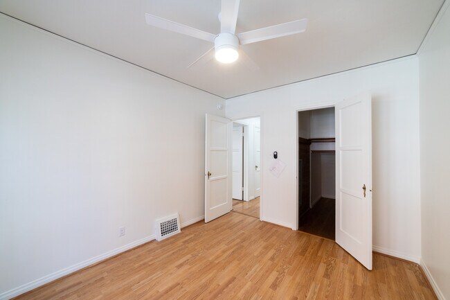 Building Photo - 452 S New Hampshire Ave