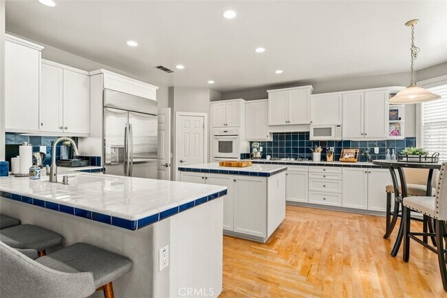 Building Photo - 46 Downfield Way