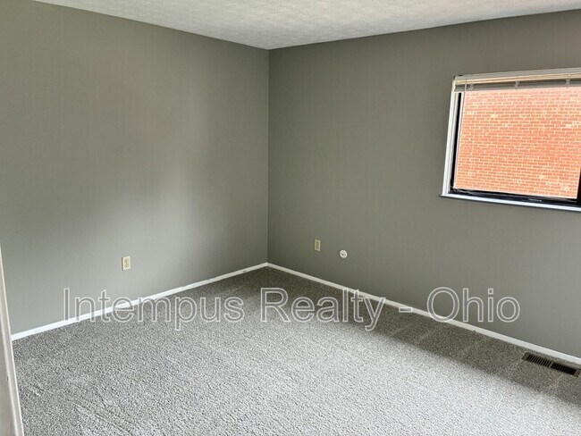 Building Photo - 21 King Arthur Ct