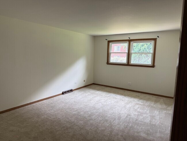 Building Photo - 901 E Ardyce Ln