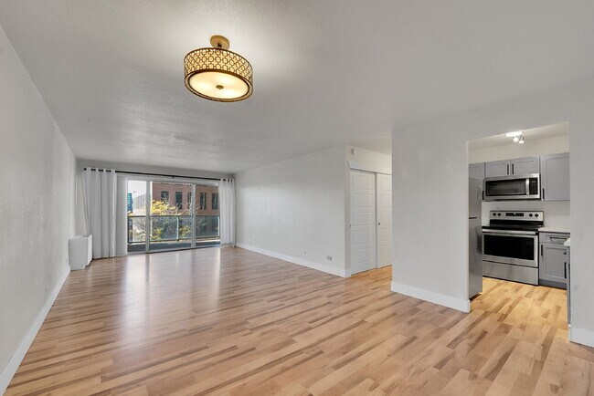 Building Photo - $1,950, 2-bed, 1-bath located in Denver wi...