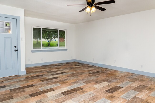 Primary Photo - 811 Matchett St