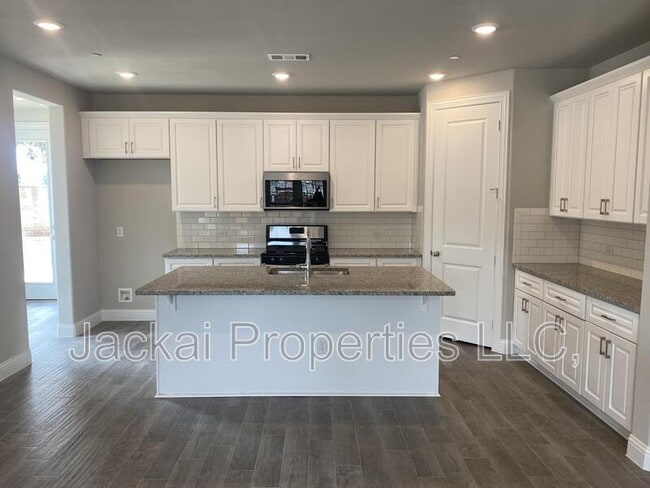 Building Photo - 801 Ponds Edge Ln