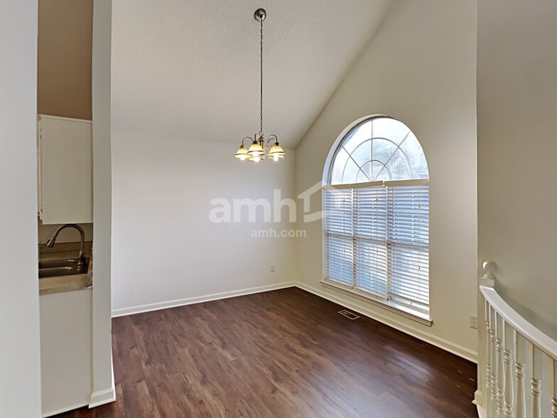 Building Photo - 652 Settlers Ridge Ln