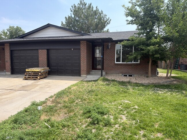 Building Photo - 250 N 11th Ct