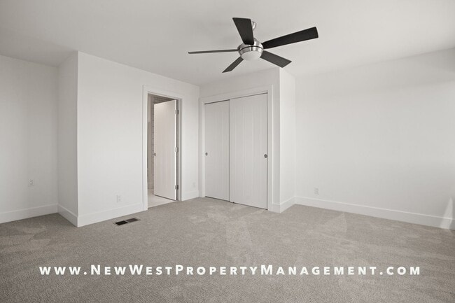 Building Photo - Exquisite Pacific Beach 4 bedroom located on a quiet cul-de-sac in the coveted Floral Terrace com...