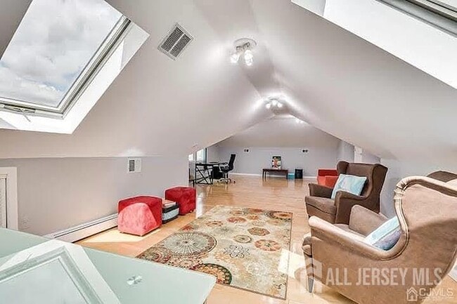 Building Photo - 3993 Park Ave