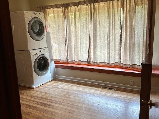 Building Photo - 1509 Circle Dr