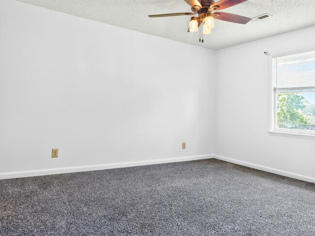 Building Photo - 6209 Friar Tuck Dr NW