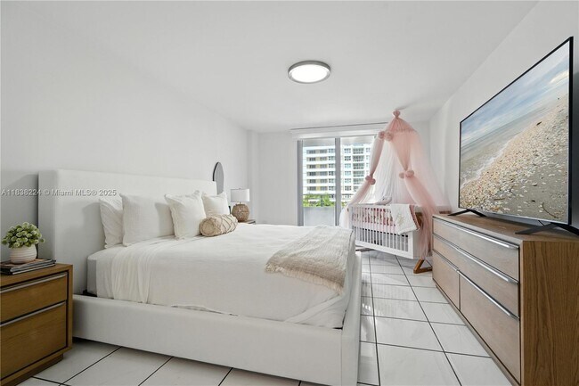 Building Photo - 5555 Collins Ave