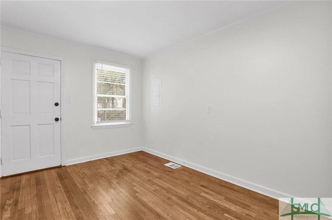 Building Photo - 1305 E 71st St