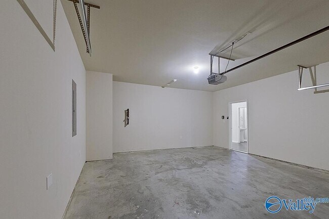 Building Photo - 1044 Pilgrim Ln