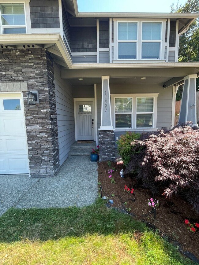 Building Photo - 5Bd/2.5Ba Everett Home