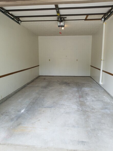 Building Photo - 5501 S 32nd Cir