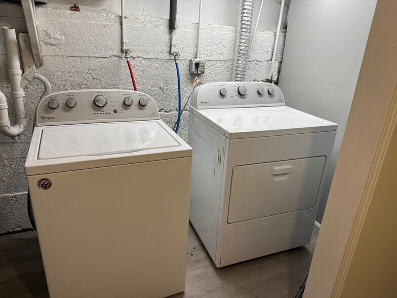 Building Photo - 707 Putnam Pike