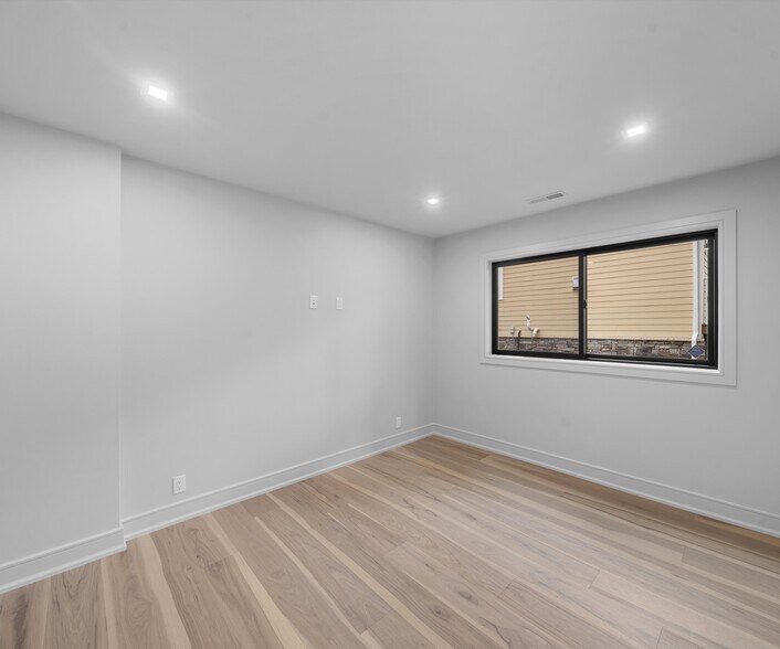 Building Photo - 466 East St