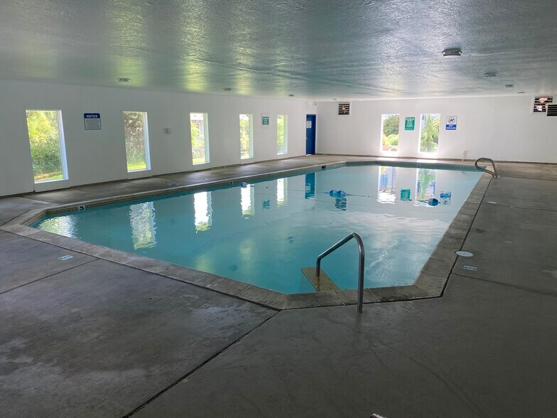 Building Photo - 200 SW Florence Ave