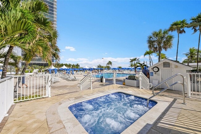 Building Photo - 2030 S Ocean Dr
