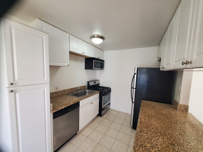 Building Photo - 13754 Mango Dr
