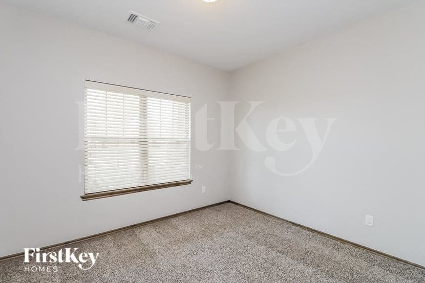 Building Photo - 15904 Tall Grass Dr