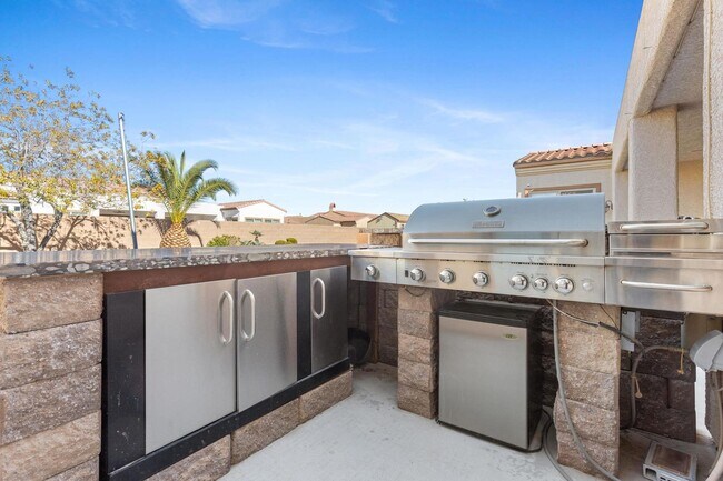 Building Photo - Canyon Falls Single-Story: Chef’s Kitchen, Office + Built-In BBQ Yard (3-Car)