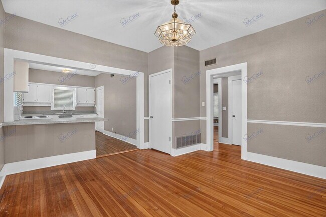 Building Photo - 303 S Elm St
