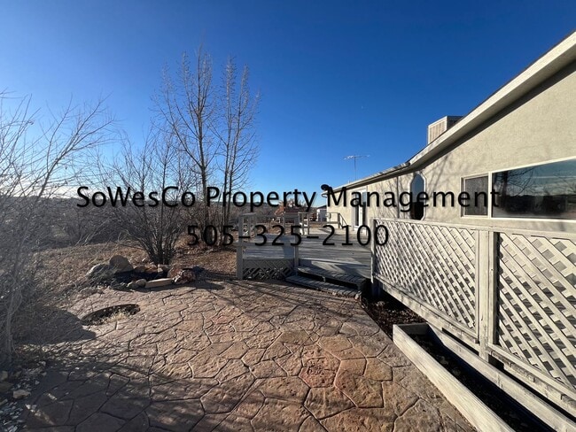 Building Photo - Large 3 Bedroom Home on East Side of Town