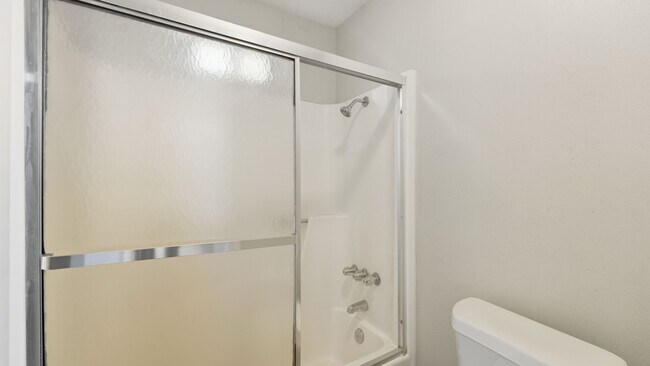 Building Photo - 140 Cloverleaf Dr