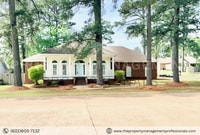 Building Photo - Renovated beauty near the country club and golf course!