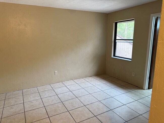 Building Photo - 4304 SW 70th Terrace