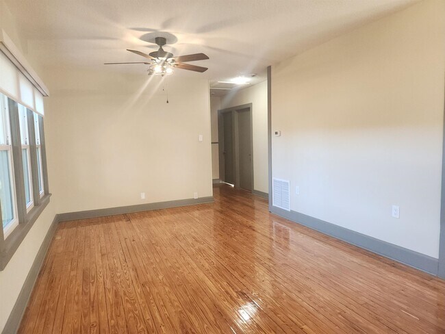 Building Photo - 250 Brainard Dr