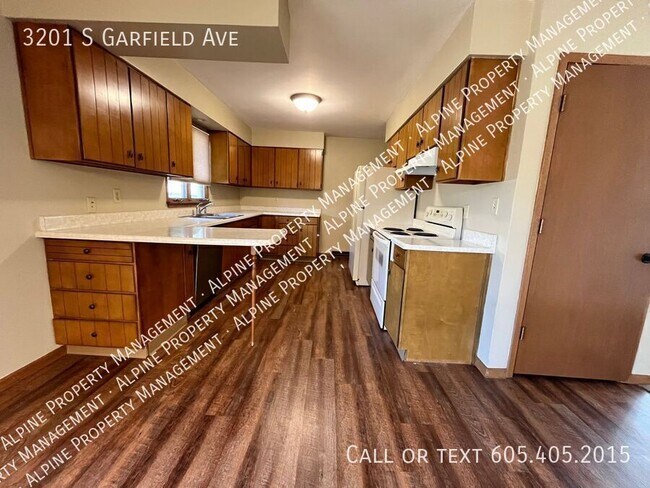 Building Photo - 3201 S Garfield Ave