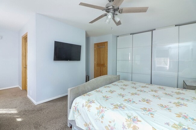 Building Photo - 812 W Appletree Ln