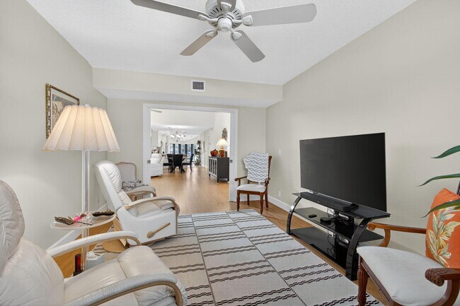 Building Photo - 16941 Waterbend Dr