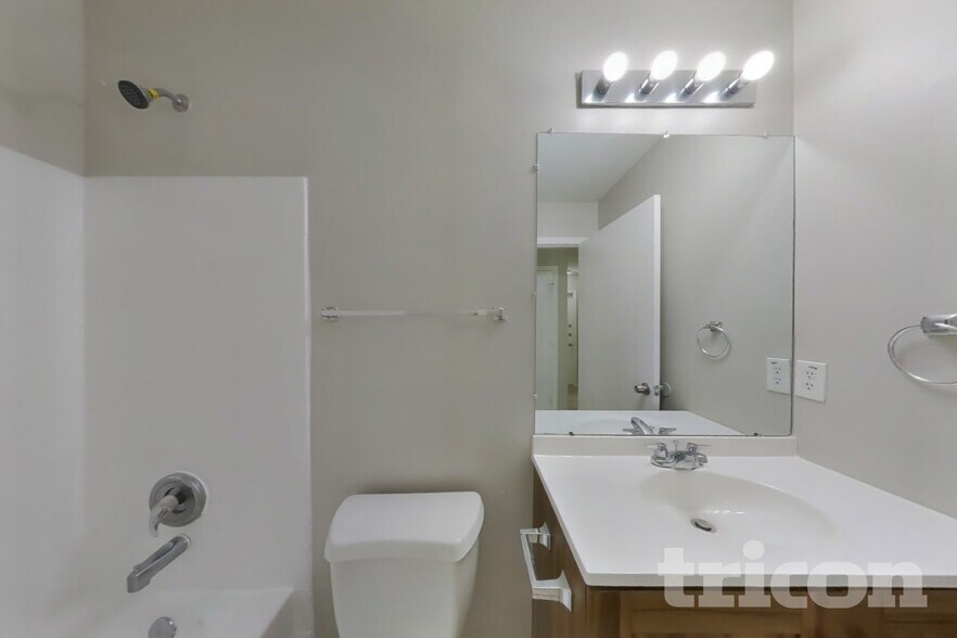 Building Photo - 8707 Texas Acorn Ave