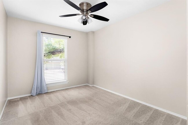 Building Photo - 4500 Kalama Dr