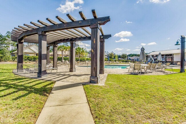 Building Photo - 4 Bedroom 2 Bath Home for Rent w/ Communit...