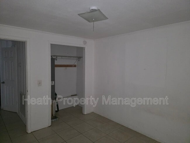 Building Photo - 504 6th Ave NW