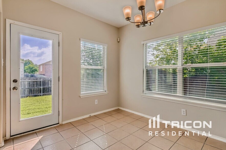 Building Photo - 5824 Somerton Dr