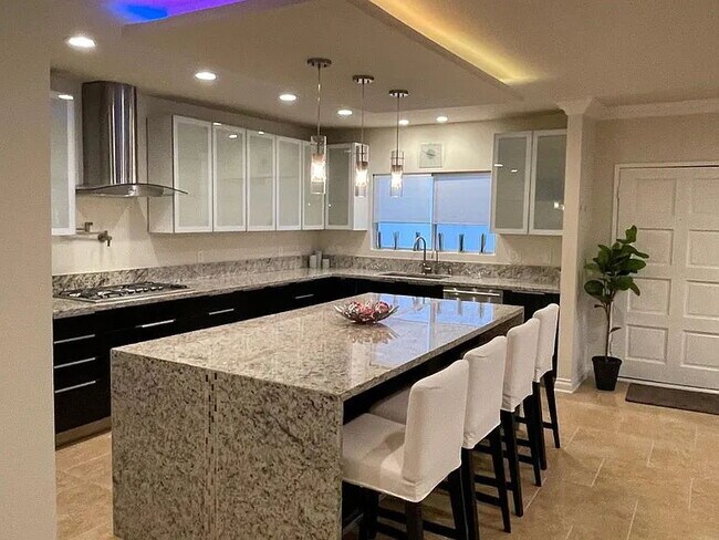 Building Photo - 5354 Lindley Ave