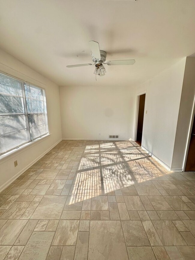 Building Photo - COMING AVAILABLE IN JULY - 3 Bedroom Home ...