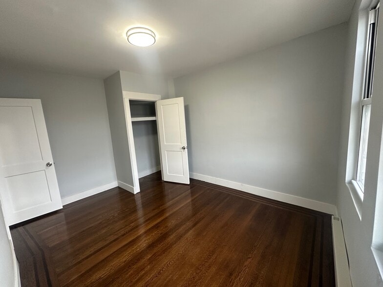 Building Photo - 5220 Ditman St