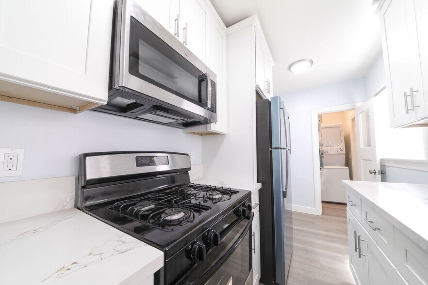 Building Photo - 1109 Loma Ave