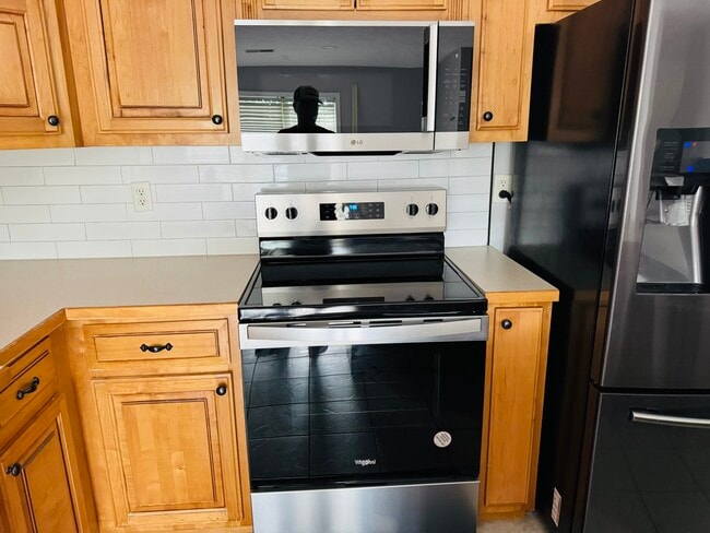 Building Photo - 560 Old Humboldt Rd