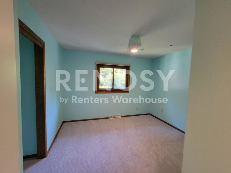 Building Photo - 5408 Creekview Ln-