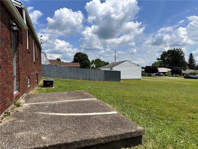 Building Photo - 301 Park Dr