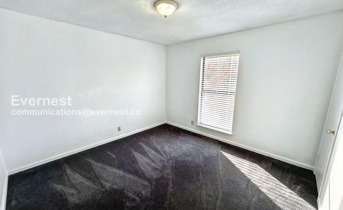 Building Photo - 1221 Katie Ave